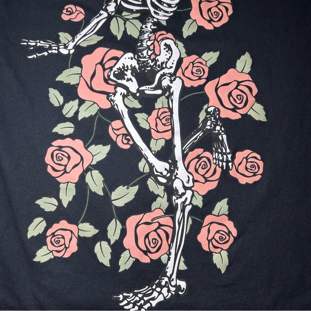SUGAR FLOWER Skeleton Red Rose Black Graphic Tee Small - Picture 4 of 7